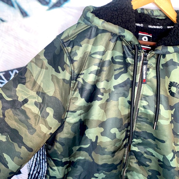 AKADEMIKS 2piece Sherpa Lined Camouflage Jacket and Pants Sz:XL New Seasons In - Picture 3 of 9
